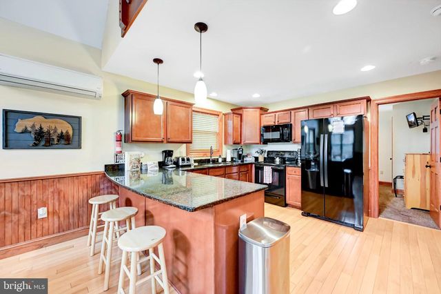 136 PINEKNOLL DR, Lake Harmony, PA 18624