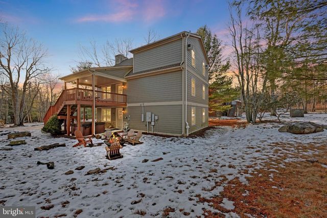 136 PINEKNOLL DR, Lake Harmony, PA 18624