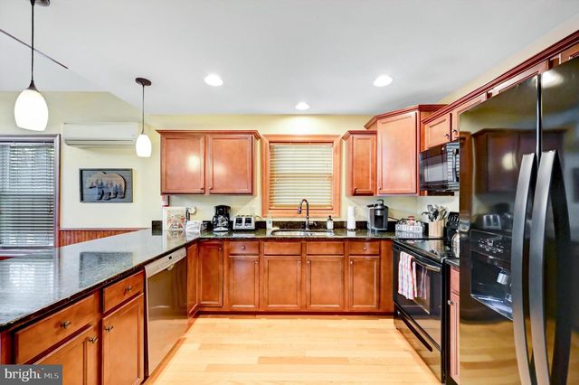 136 PINEKNOLL DR, Lake Harmony, PA 18624