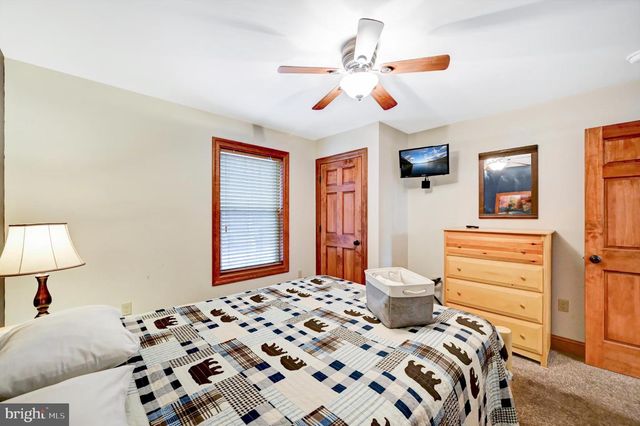 136 PINEKNOLL DR, Lake Harmony, PA 18624