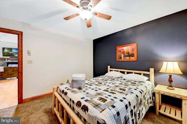 136 PINEKNOLL DR, Lake Harmony, PA 18624