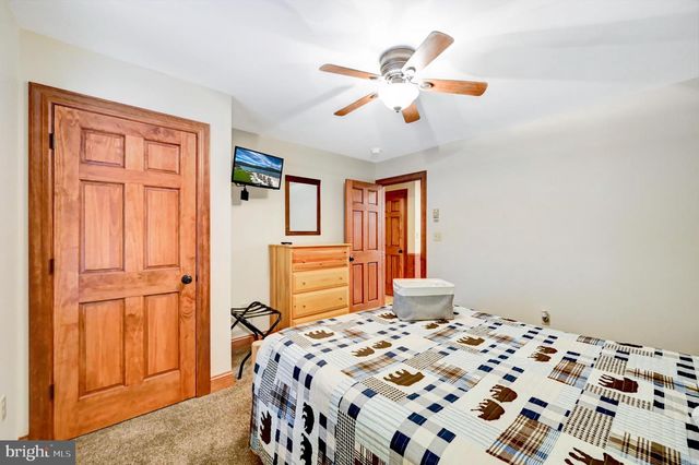 136 PINEKNOLL DR, Lake Harmony, PA 18624