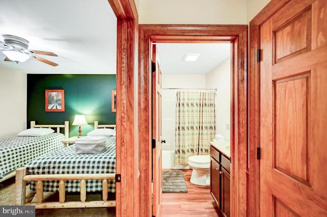 136 PINEKNOLL DR, Lake Harmony, PA 18624