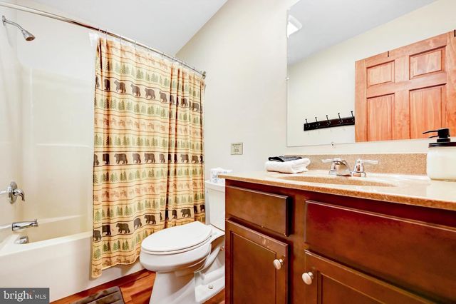 136 PINEKNOLL DR, Lake Harmony, PA 18624