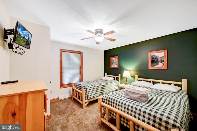 136 PINEKNOLL DR, Lake Harmony, PA 18624