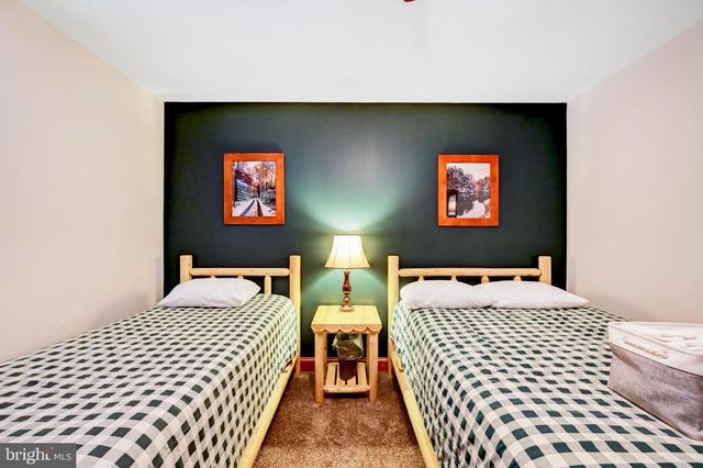 136 PINEKNOLL DR, Lake Harmony, PA 18624