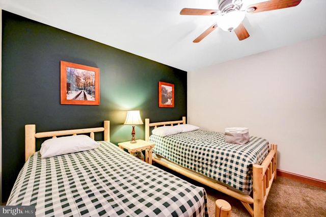 136 PINEKNOLL DR, Lake Harmony, PA 18624