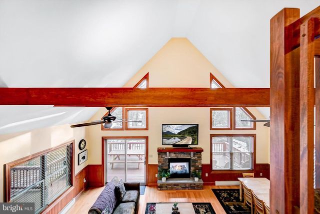 136 PINEKNOLL DR, Lake Harmony, PA 18624