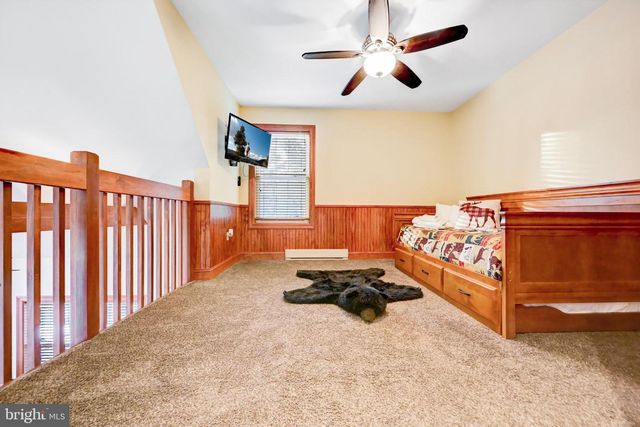 136 PINEKNOLL DR, Lake Harmony, PA 18624