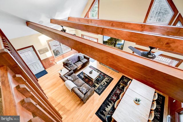 136 PINEKNOLL DR, Lake Harmony, PA 18624