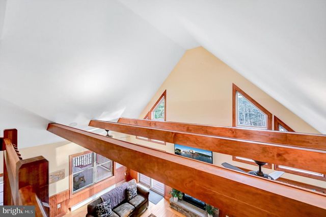 136 PINEKNOLL DR, Lake Harmony, PA 18624