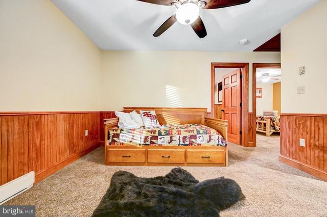 136 PINEKNOLL DR, Lake Harmony, PA 18624