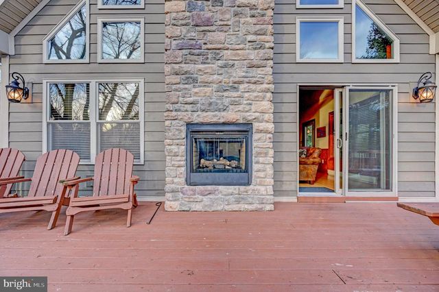 136 PINEKNOLL DR, Lake Harmony, PA 18624