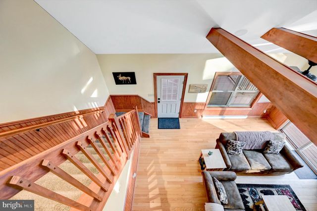 136 PINEKNOLL DR, Lake Harmony, PA 18624