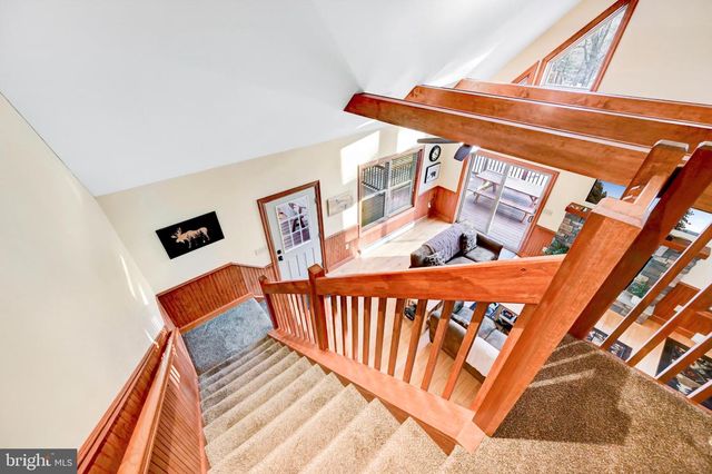 136 PINEKNOLL DR, Lake Harmony, PA 18624