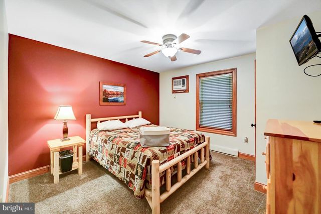 136 PINEKNOLL DR, Lake Harmony, PA 18624