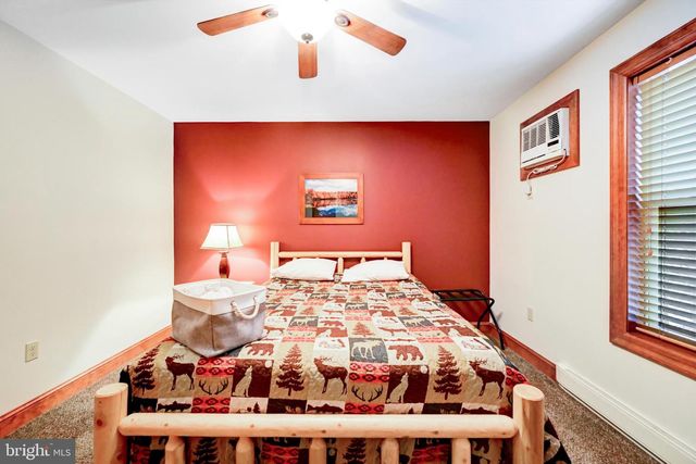 136 PINEKNOLL DR, Lake Harmony, PA 18624