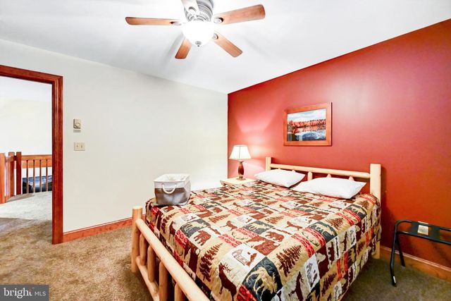 136 PINEKNOLL DR, Lake Harmony, PA 18624