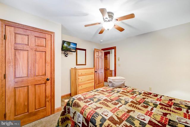 136 PINEKNOLL DR, Lake Harmony, PA 18624