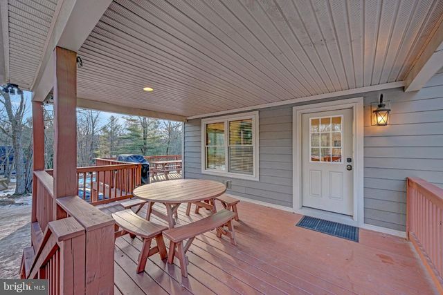 136 PINEKNOLL DR, Lake Harmony, PA 18624