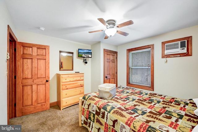 136 PINEKNOLL DR, Lake Harmony, PA 18624