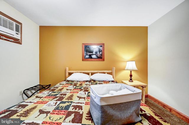 136 PINEKNOLL DR, Lake Harmony, PA 18624