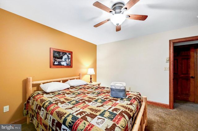 136 PINEKNOLL DR, Lake Harmony, PA 18624