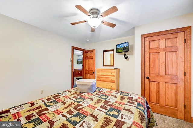 136 PINEKNOLL DR, Lake Harmony, PA 18624