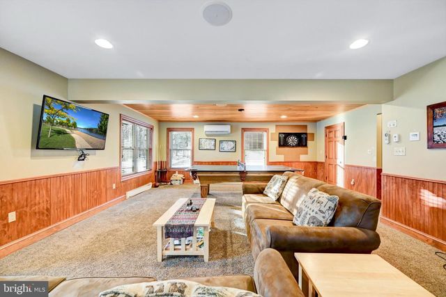 136 PINEKNOLL DR, Lake Harmony, PA 18624