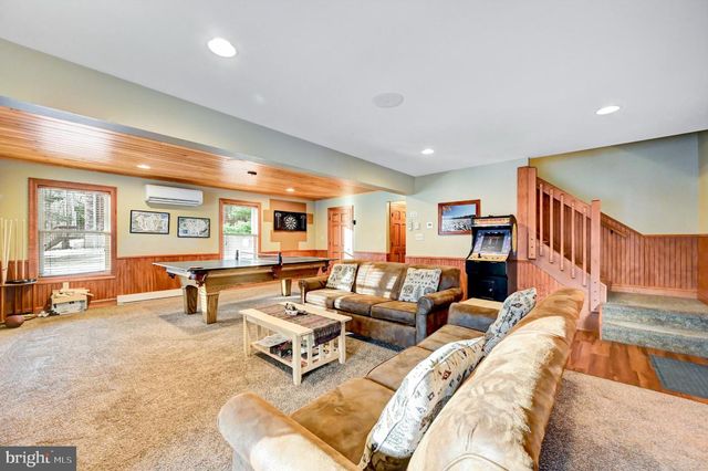 136 PINEKNOLL DR, Lake Harmony, PA 18624