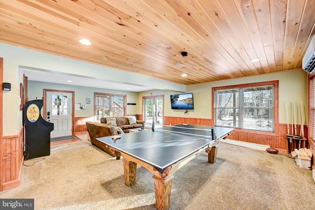 136 PINEKNOLL DR, Lake Harmony, PA 18624