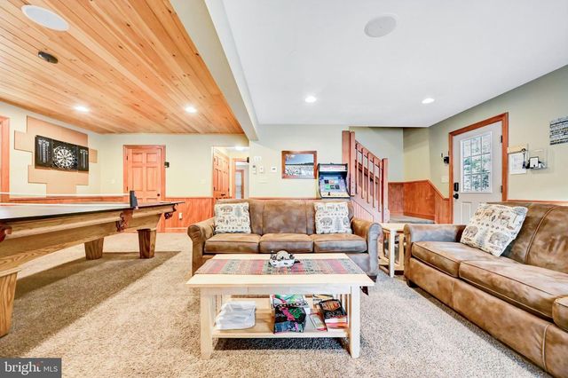 136 PINEKNOLL DR, Lake Harmony, PA 18624