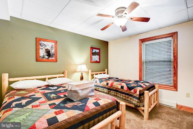 136 PINEKNOLL DR, Lake Harmony, PA 18624