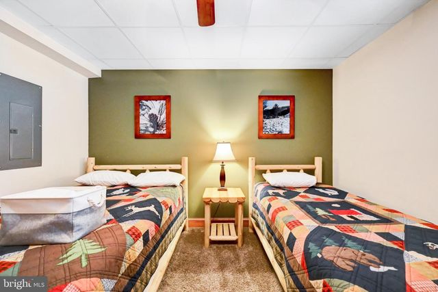 136 PINEKNOLL DR, Lake Harmony, PA 18624