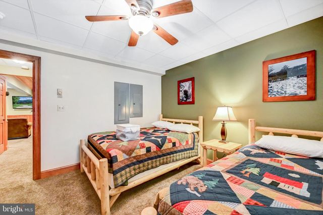 136 PINEKNOLL DR, Lake Harmony, PA 18624