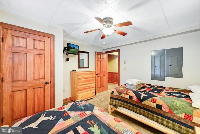 136 PINEKNOLL DR, Lake Harmony, PA 18624