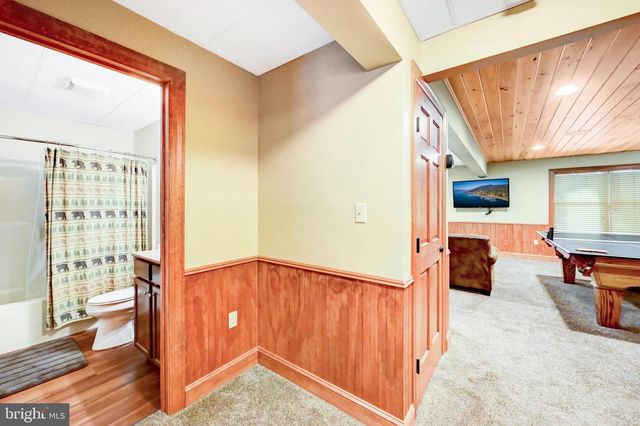 136 PINEKNOLL DR, Lake Harmony, PA 18624