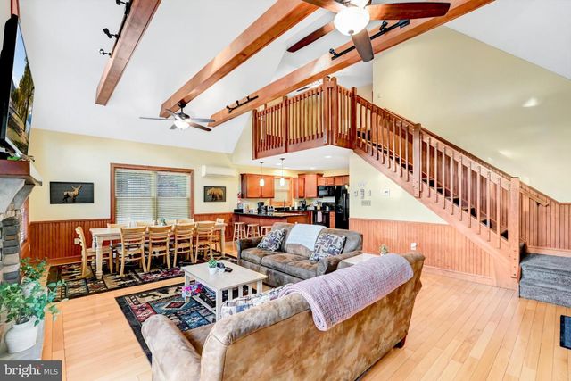 136 PINEKNOLL DR, Lake Harmony, PA 18624