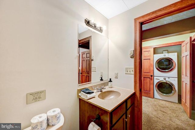 136 PINEKNOLL DR, Lake Harmony, PA 18624