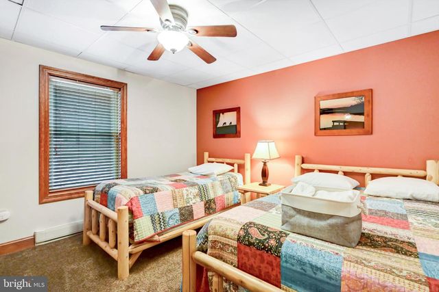 136 PINEKNOLL DR, Lake Harmony, PA 18624