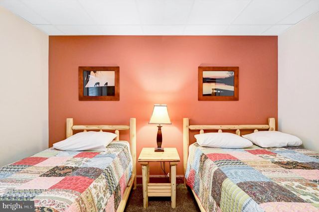 136 PINEKNOLL DR, Lake Harmony, PA 18624