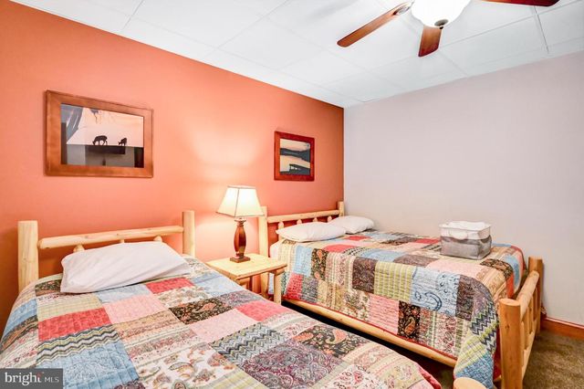 136 PINEKNOLL DR, Lake Harmony, PA 18624