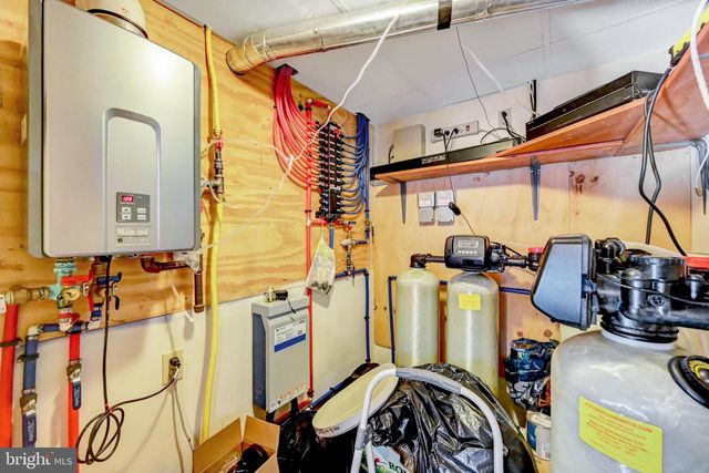 136 PINEKNOLL DR, Lake Harmony, PA 18624