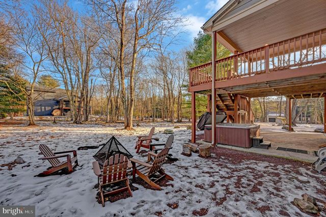 136 PINEKNOLL DR, Lake Harmony, PA 18624