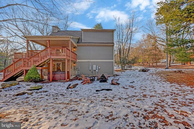 136 PINEKNOLL DR, Lake Harmony, PA 18624