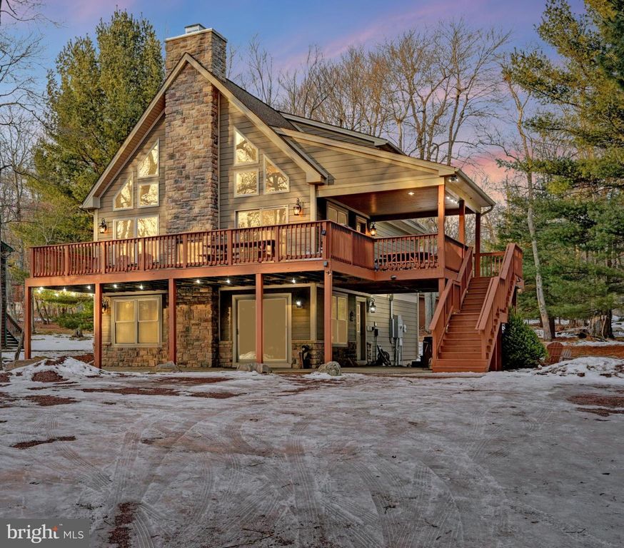 136 PINEKNOLL DR, Lake Harmony, PA 18624