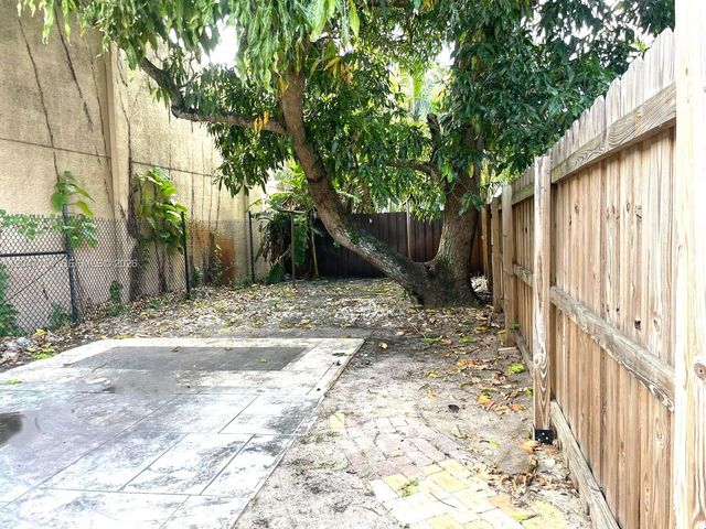 1541 SW 52nd Ave, Plantation, FL 33317