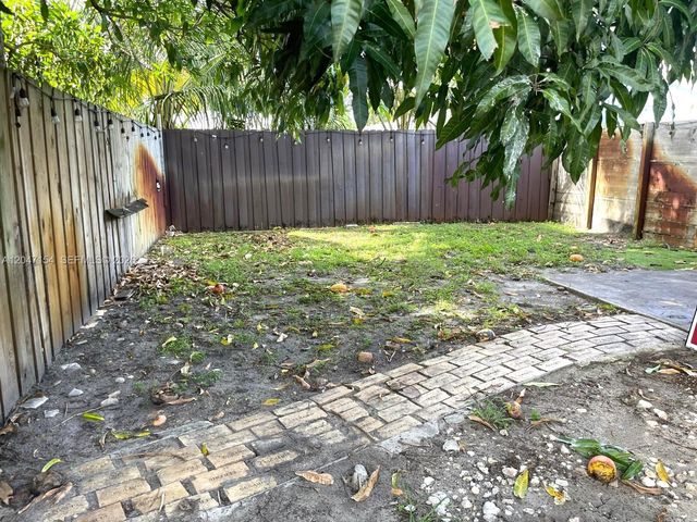 1541 SW 52nd Ave, Plantation, FL 33317