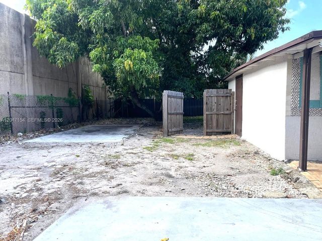 1541 SW 52nd Ave, Plantation, FL 33317