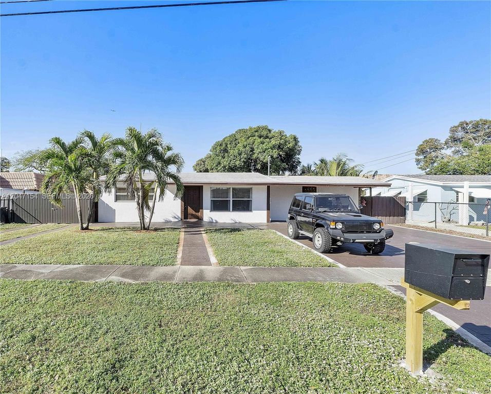 1541 SW 52nd Ave, Plantation, FL 33317